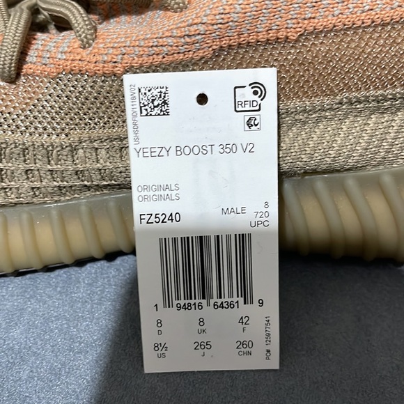 Yeezy Boost 350 V2 - Picture 13 of 13